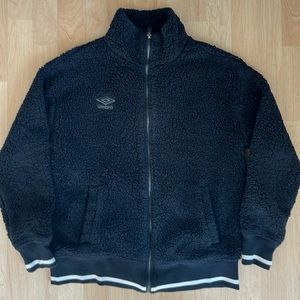 Umbro fuzzy bomber jacket. Black in size Medium.  Great condition!